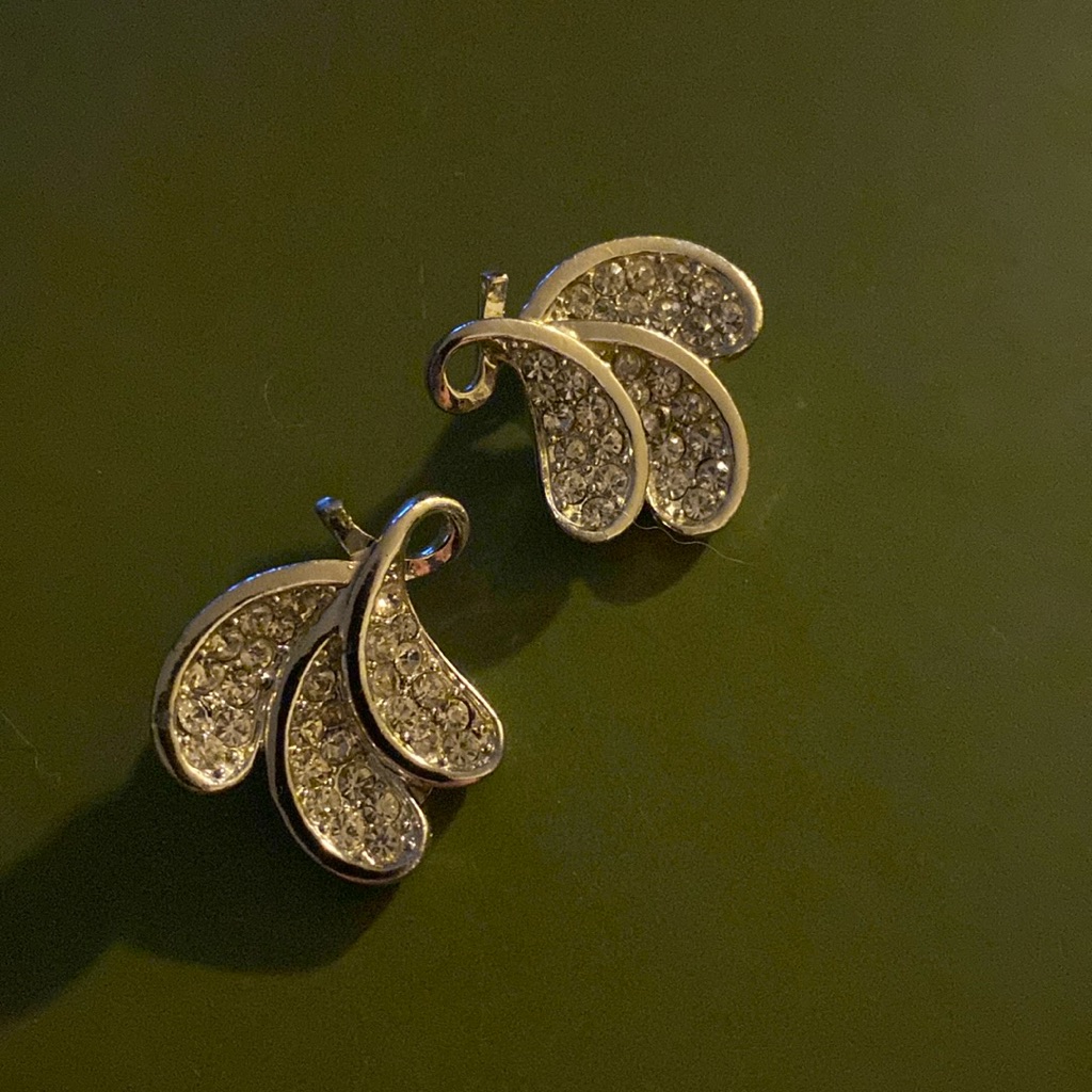 Kramer Vintage Rhinestone Clip Earrings 27$
